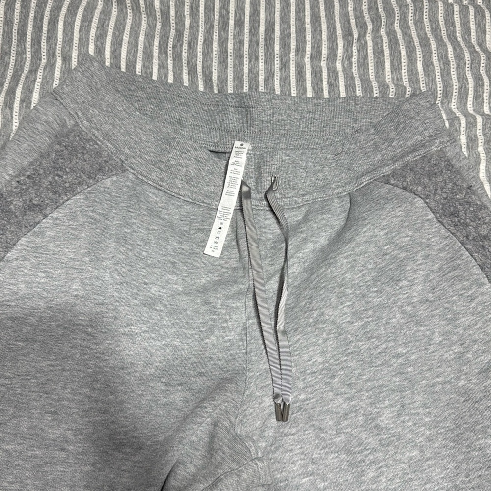Gray lululemon scuba joggers size 12